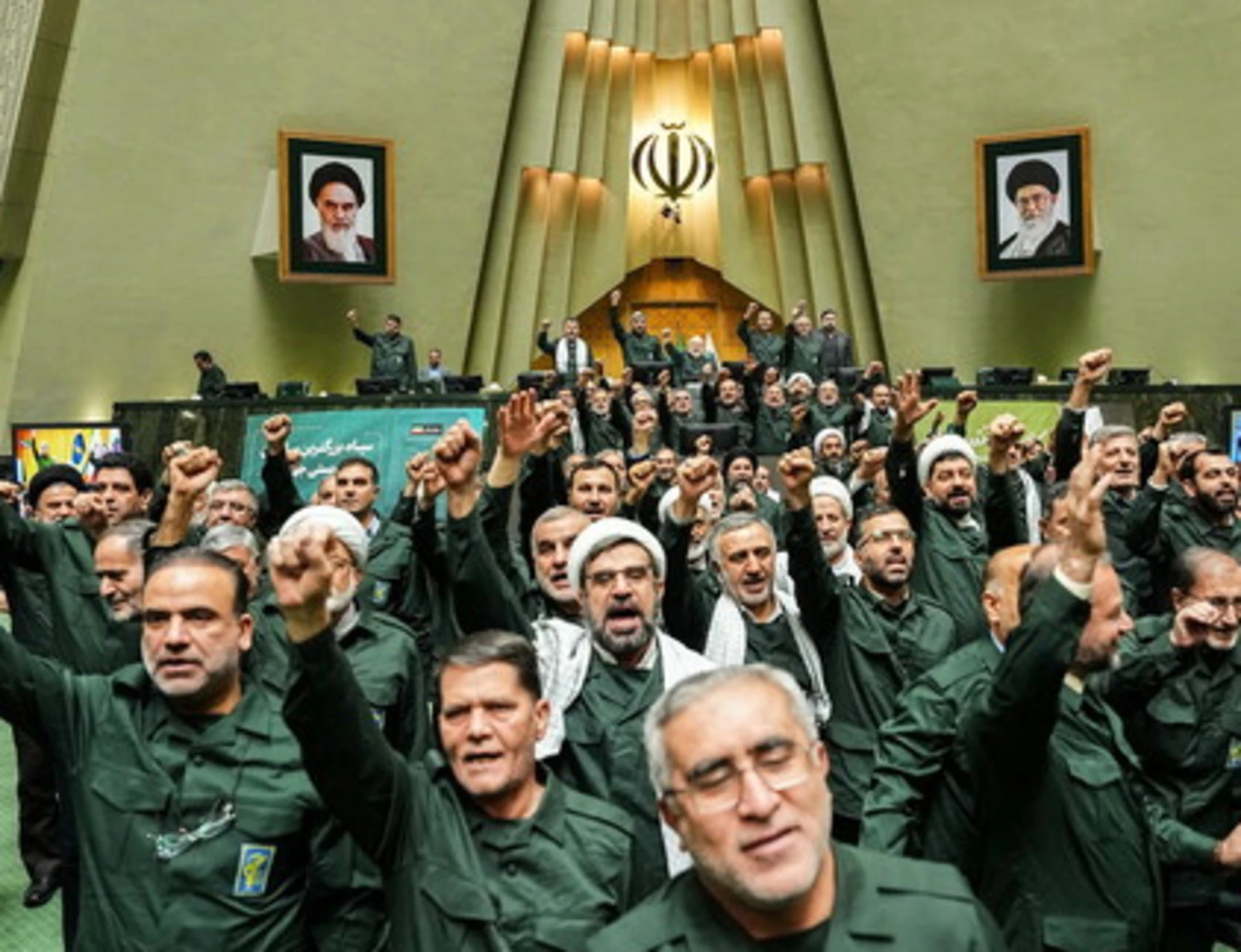 Trump avverte l'Iran: "Dovreste essere molto preoccupati"