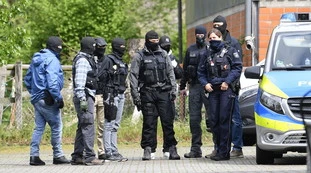 Berlino, sparatoria e quattro feriti: uno ripescato dal fiume. Sangue a Santo Stefano, ipotesi-terrorismo