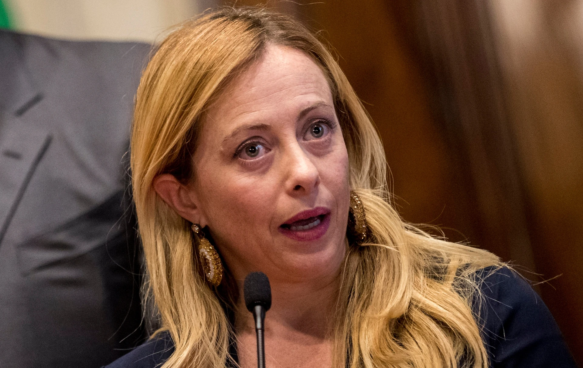 Giuseppe Conte, la "proposta indecente" a Giorgia Meloni: rivolta in Forza Italia