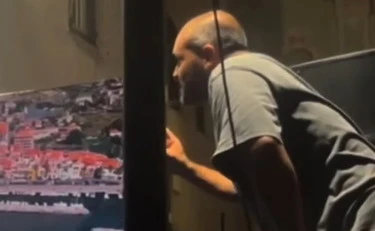 Vannacci contestato durante il comizio: "Sa a chi è intitolata questa piazza?"