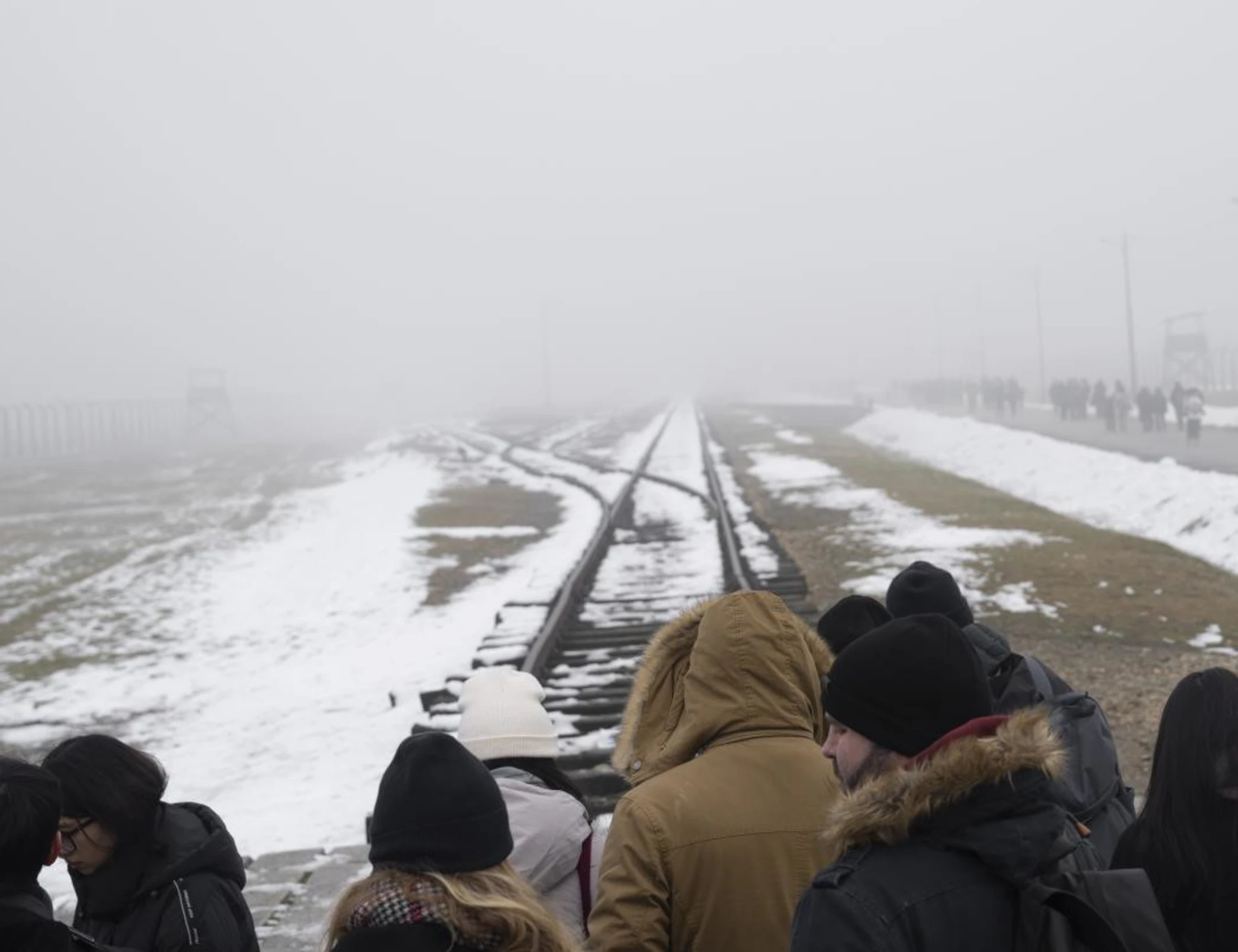 Auschwitz, la polemica sulla Roccella e tutta la verità sulle gite