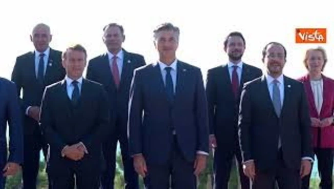 Il vertice Med9 in Croazia con Meloni, Macron von der Leyen e Costa. Il momento della foto di gruppo