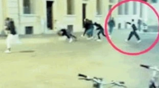 Reggio Emilia, "spostati vecchio". E lui apre il fuoco contro cinque persone: "Forse ho esagerato"