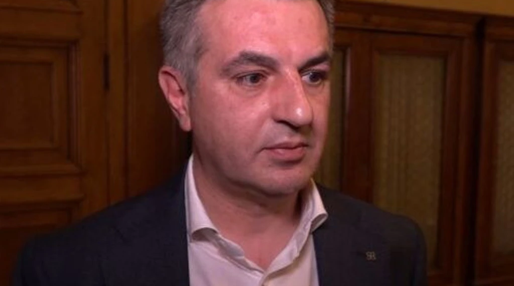 Bari, indagato Alessandro D'Adamo, assessore al Bilancio: Decaro gli revoca la delega