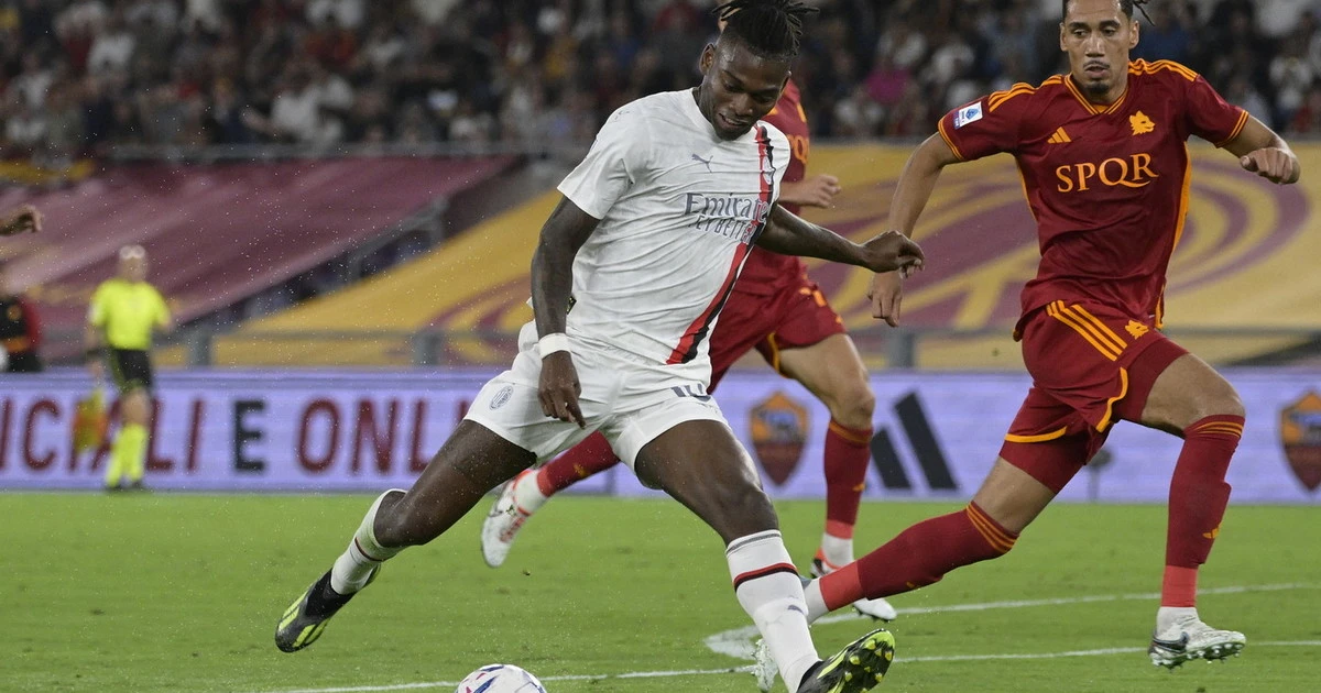 Leao strega la Roma: il Milan passa anche in 10, esordio di Lukaku