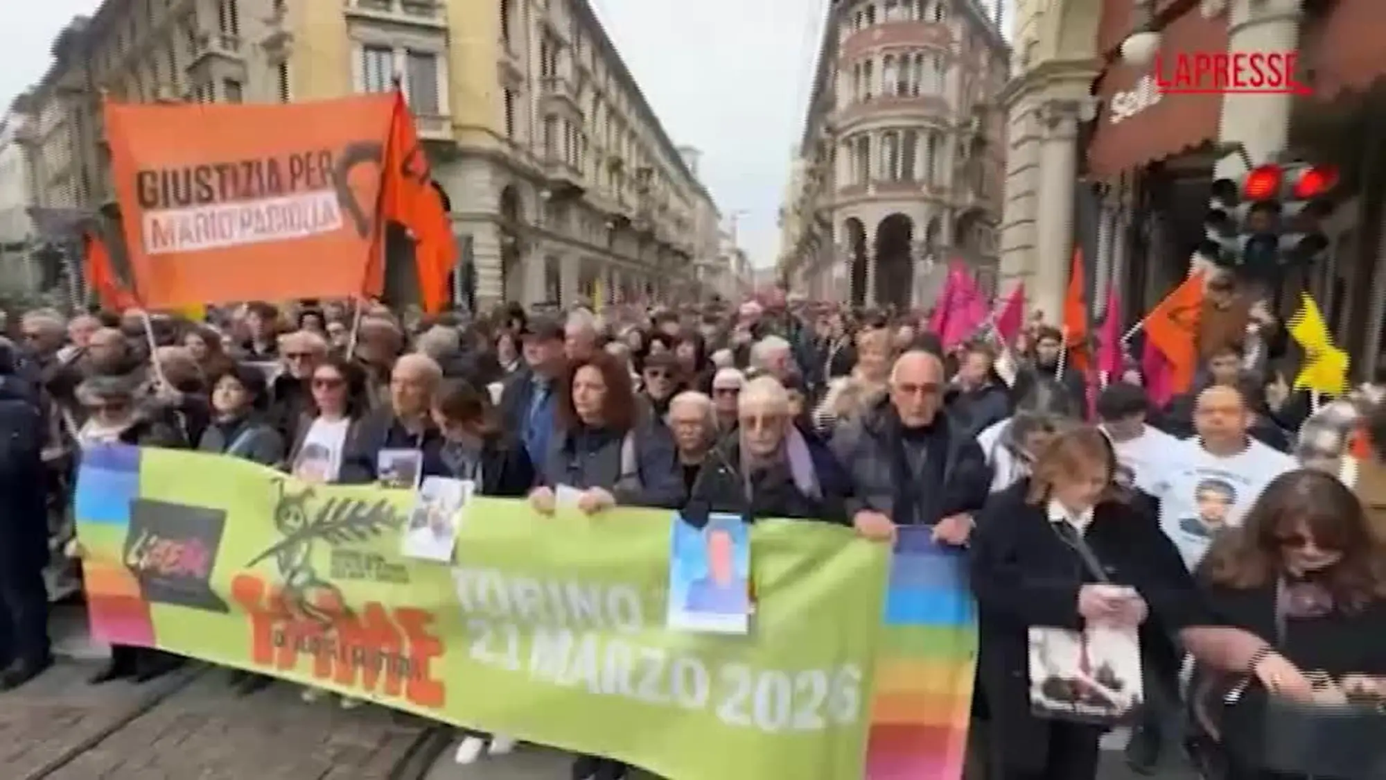 Torino, la manifestazione di Libera contro la mafia: la lettura dei nomi delle vittime