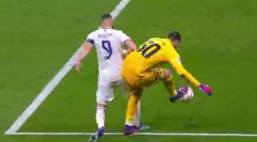 Gigio Donnarumma, dopo il disastro scatta il linciaggio: "Piangi pagliaccio, forza Ancelotti"