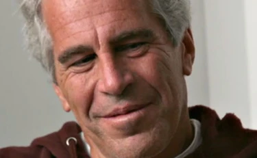I file di Epstein sono ormai un romanzaccio splatter