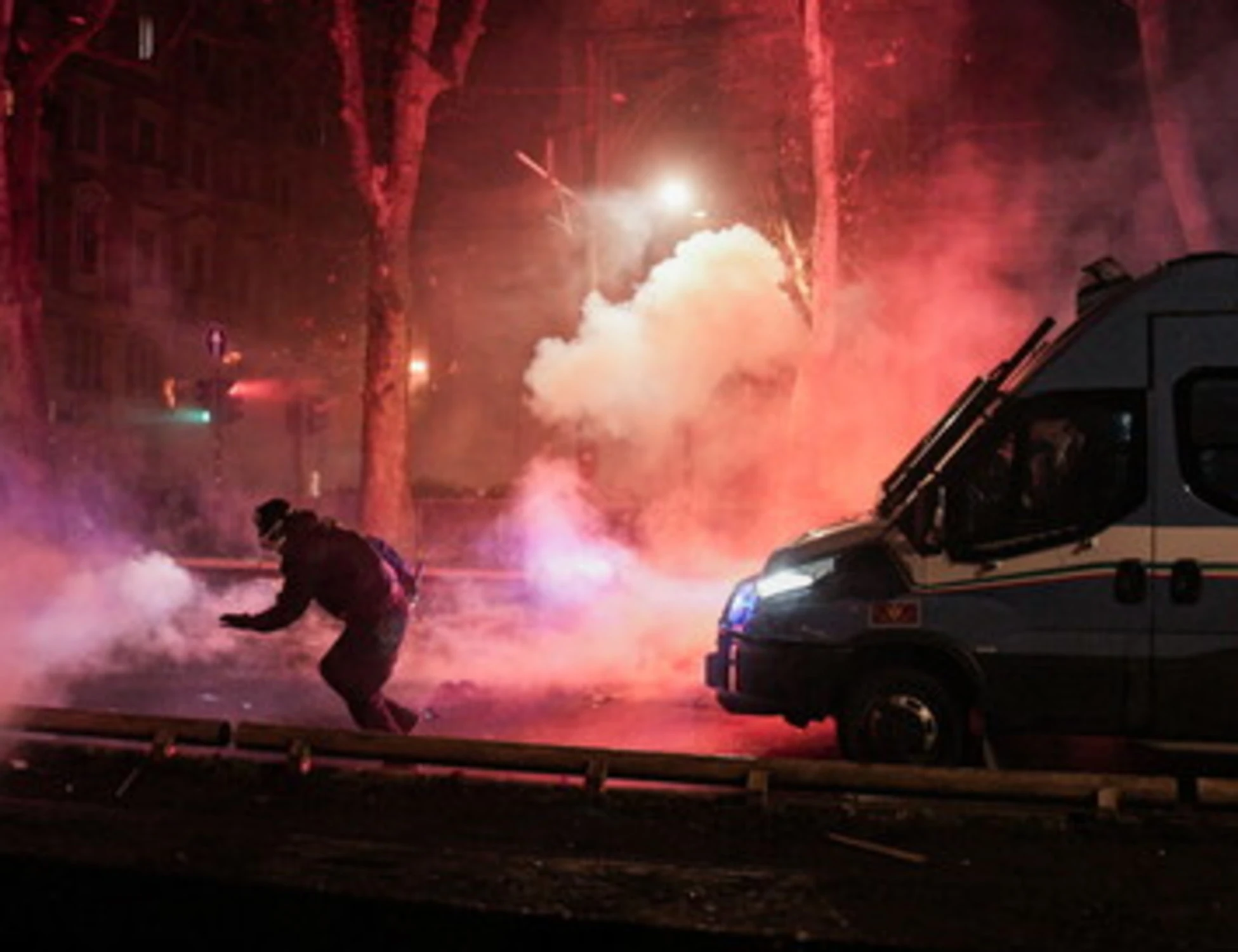 Dl Sicurezza, il sondaggio annichilisce la sinistra: "L'84% degli studenti sta col governo"