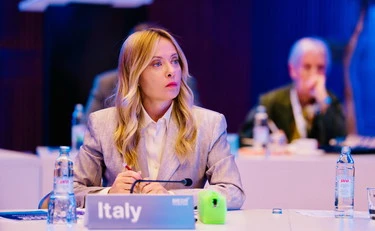 Carburanti, Meloni rassicura: "Pronti a intervenire". E all'Ue chiede più flessibilità