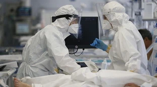 Bollettino 8 novembre, sale il tasso di positività e crescono i ricoveri: ecco tutti i dati