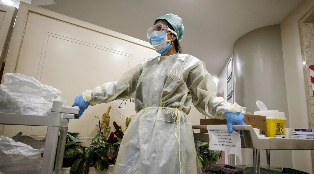 Coronavirus, bollettino 14 novembre: 37mila contagi e 544 morti. I ricoveri superano la soglia fissata da Speranza