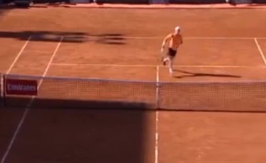 Jannik Sinner, vittoria in due set contro De Jong: il colpo con cui lo manda al tappeto