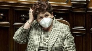 Teresa Bellanova, l'ultimatum della ministra al premier Conte: "Qui nessuno è insostituibile"