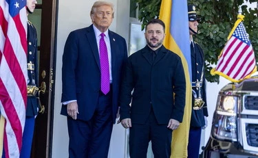 Trump in pressing su Kiev: "Firma entro giovedì o taglia alle armi". E spunta il piano alternativo