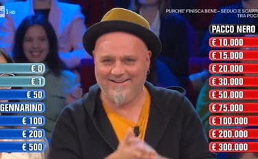 Affari Tuoi, il disastro di Orazio a inizio puntata: "Perde ed esulta?"