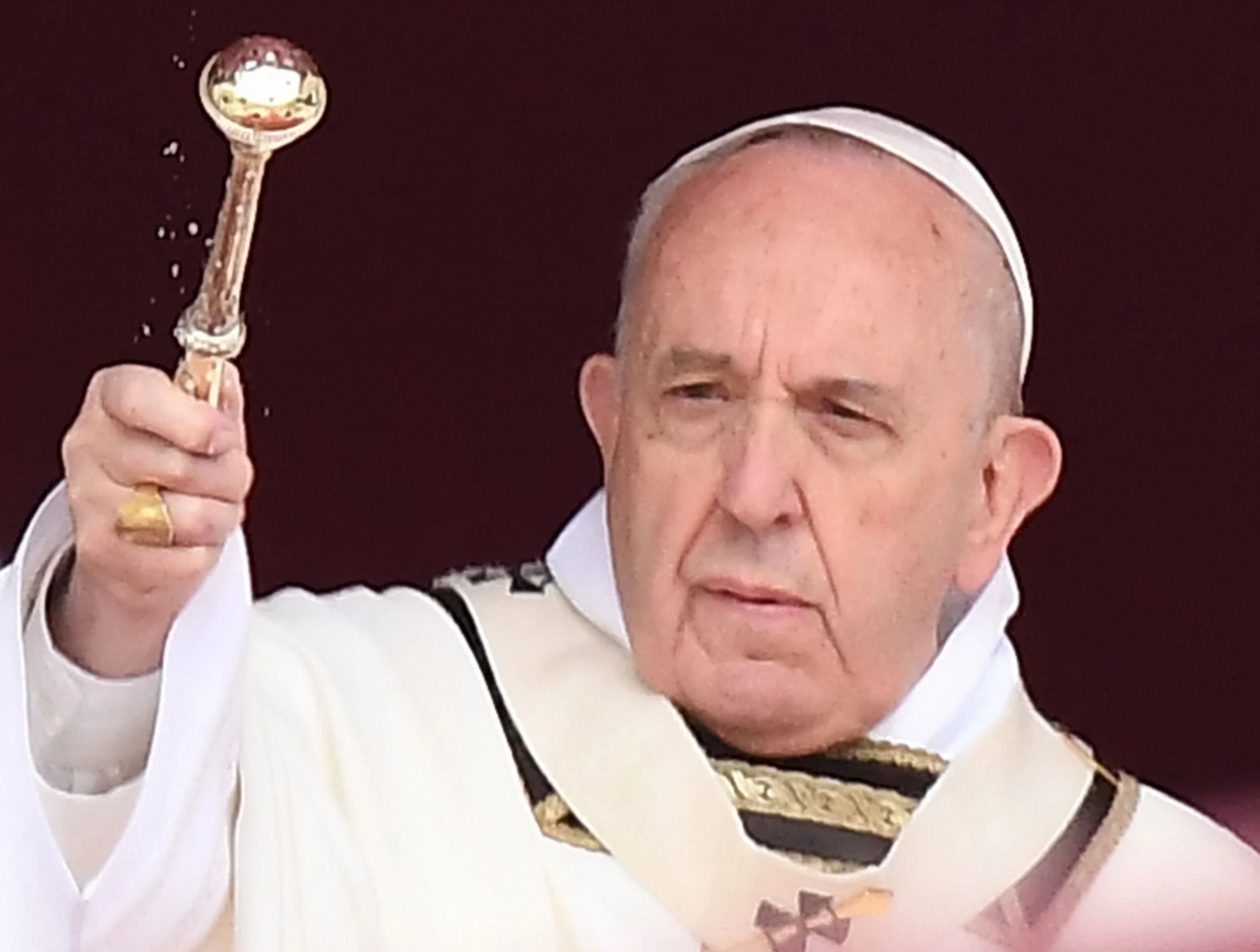 Papa Francesco, l'accusa pesantissima in Vaticano: il silenzio che sconcerta sui boia islamici