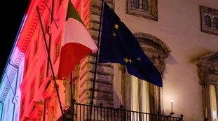 Matteo Renzi fa il gufo, profezia nera: "Perché la Meloni cadrà"