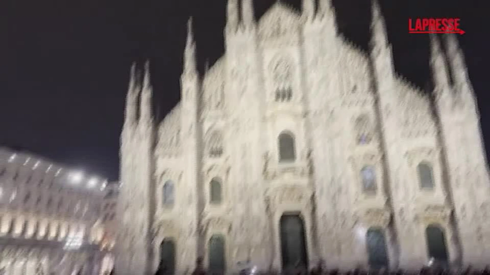 Champions League, Inter in finale: i tifosi festeggiano in piazza Duomo