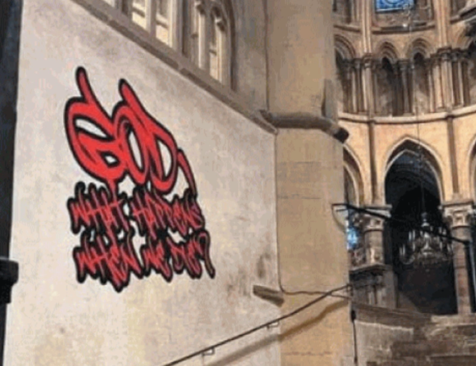 Leggi l'articolo: Canterbury, l'oltraggio in chiesa alla nostra storia