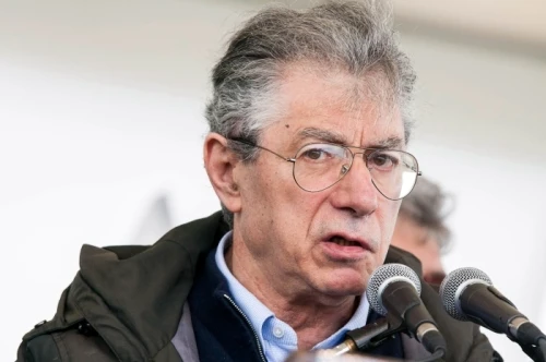 Bossi ha nostalgia di Silvio"Non doveva andar via"