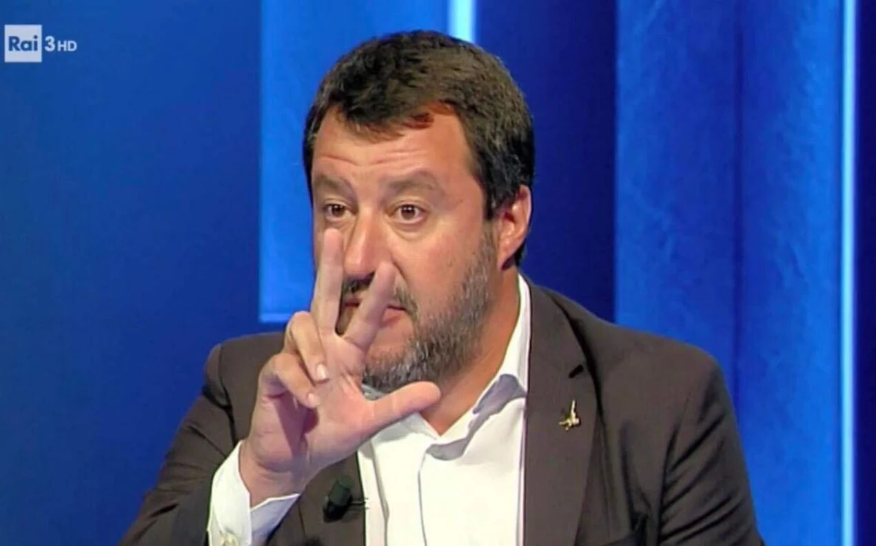 Sea Watch, Matteo Salvini a Cartabianca: "Non sono naufraghi, pagano 3mila dollari agli scafisti"