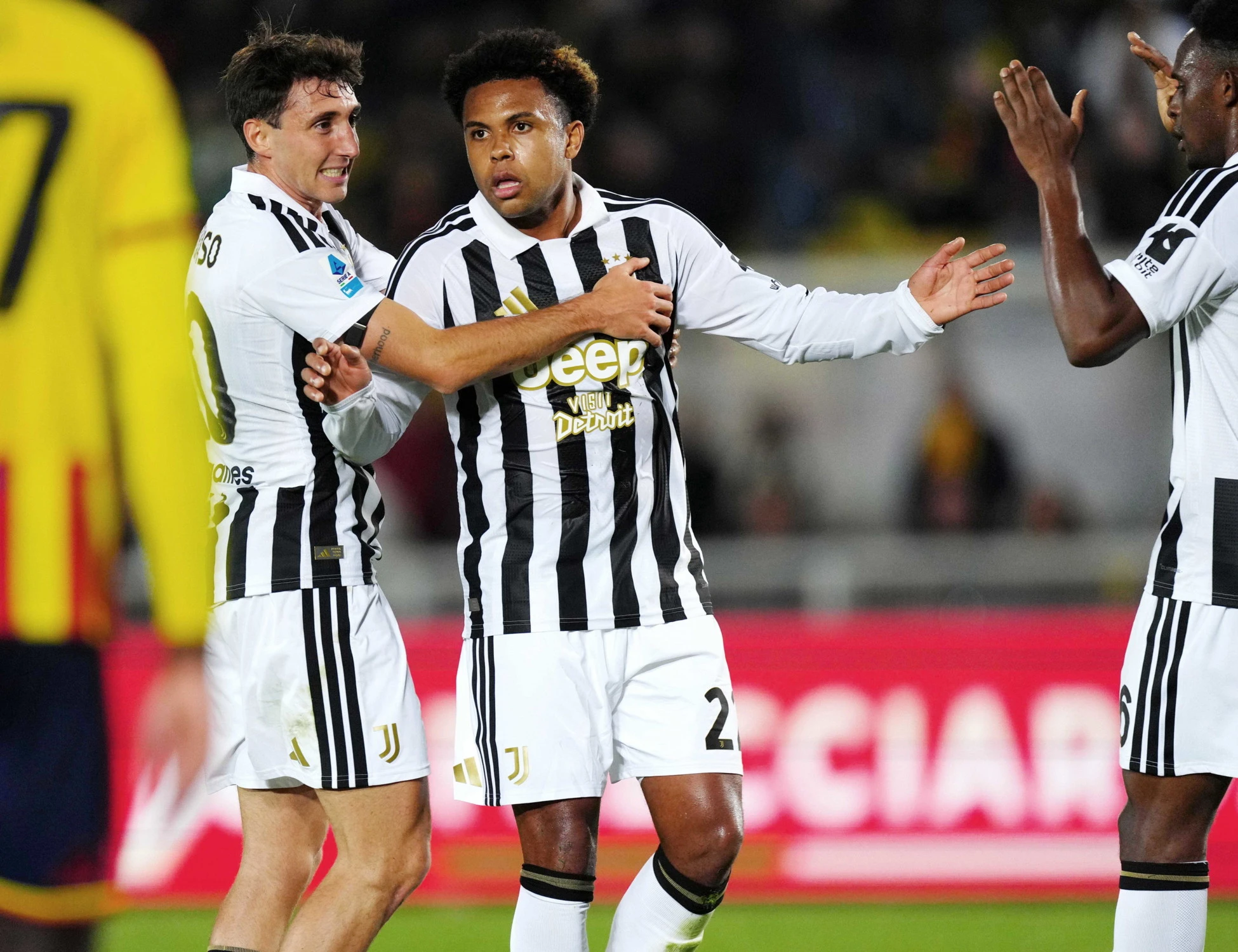 Juventus, McKennie e Douglas Luiz piegano il Lecce: Spalletti ritrova i 3 punti