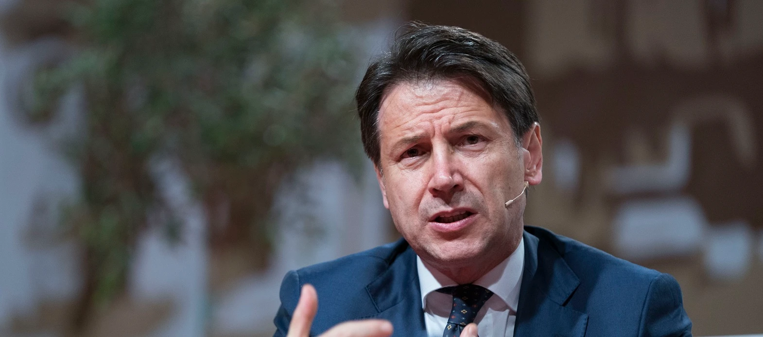 Giuseppe Conte, il sospetto sull'endorsement per il Mattarella-bis al Colle: un'auto-candidatura?