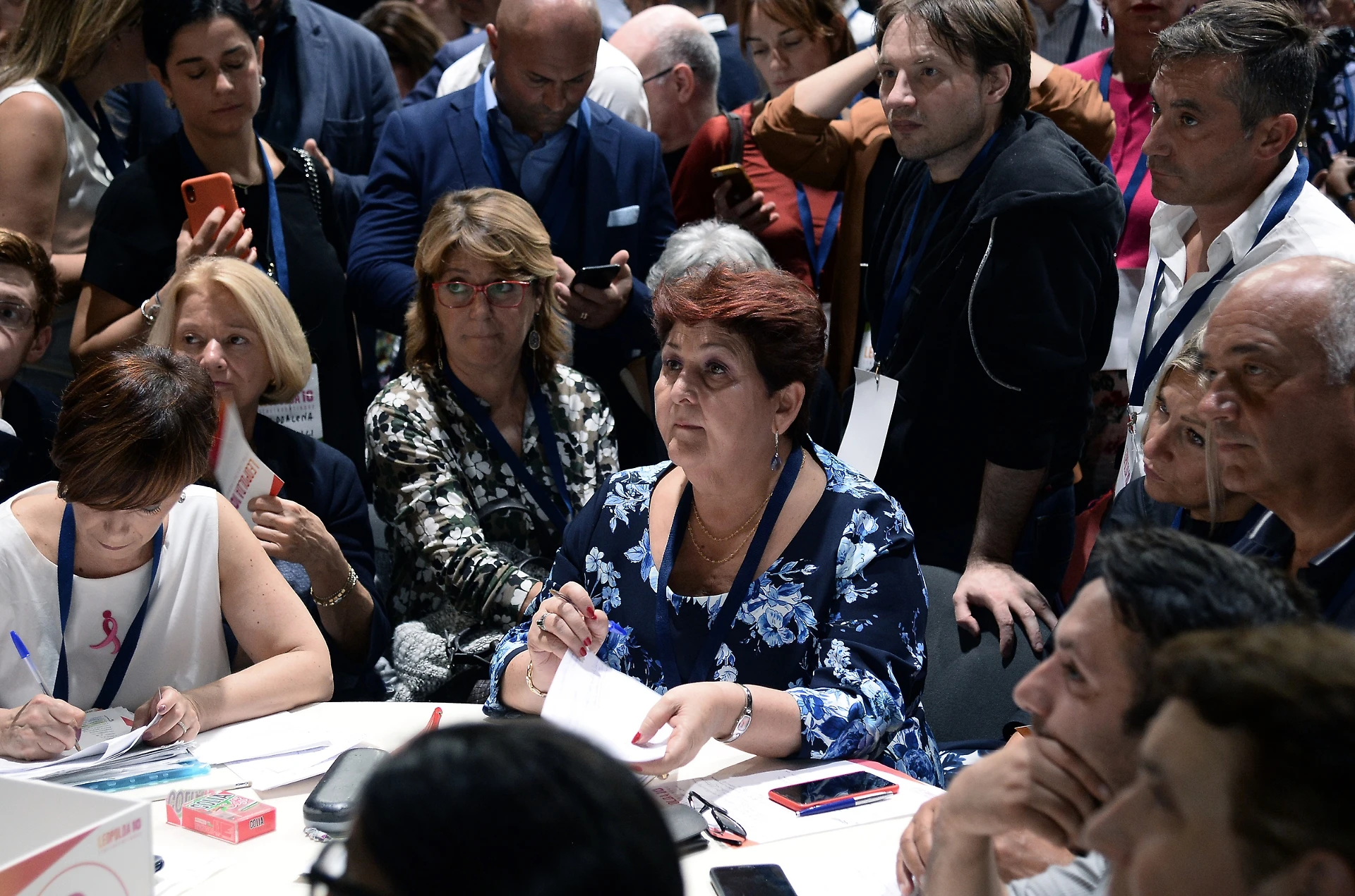 Teresa Bellanova "più pericolosa dei brigatisti". Travaglio, tasse e manette: "Perché deve dimettersi subito"