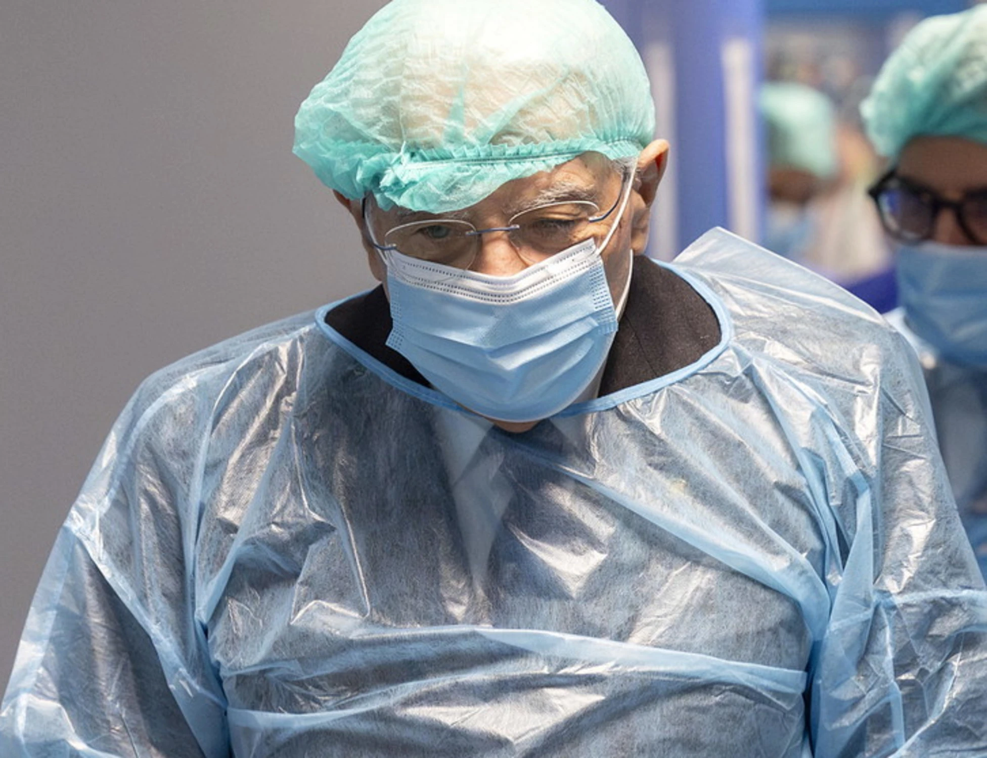 Mattarella al Niguarda, visita a sorpresa ai feriti di Crans-Montana: "Devono farcela"