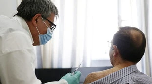 Bollettino 4 settembre, contagi e ricoveri sotto controllo: la curva si piega. Vaccino, nuovi dati sugli over-80