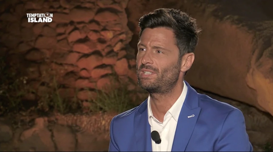 Temptation Island, ascolti clamorosi oltre il 22%. Bisciglia e De Filippi partono con il botto