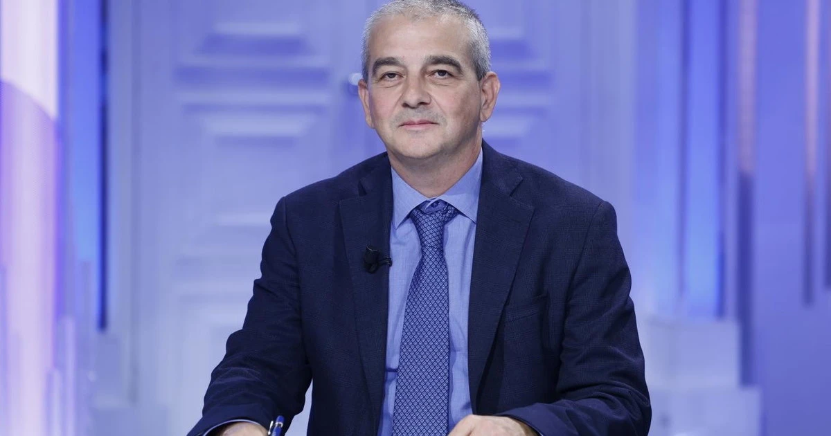 Migranti in Albania, Fazzolari: "Ma quali aperitivi..."