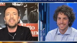 Andrea Scanzi a Otto e mezzo: "Salvini pugile suonato". Santori ride, la Gruber: "Dirò di più..."