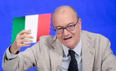 Il ministro Valditara: "Per i campi la svolta parte dalla scuola"