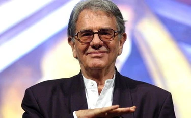 Enrico Lucherini, le dieci perle "per far parlare": "Dal finto annegamento al malore"