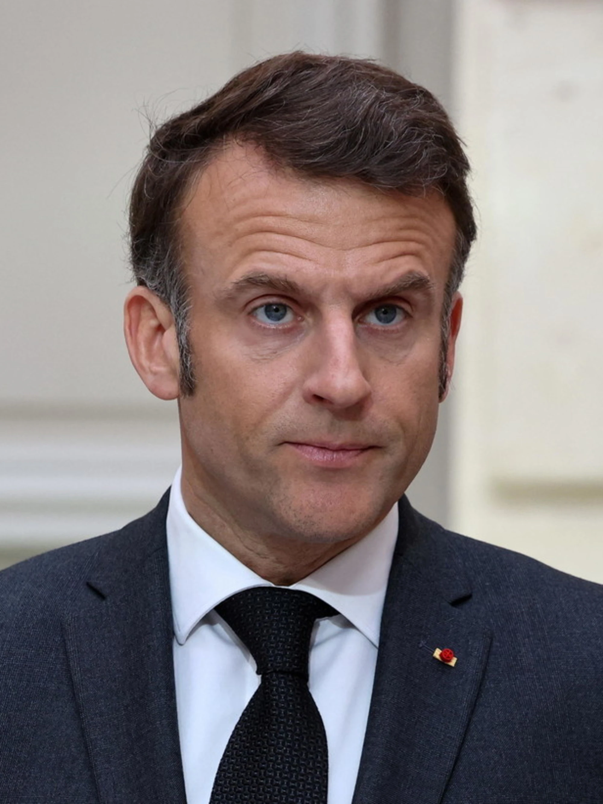Macron fa la guerra per salvare se stesso
