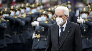 Sergio Mattarella, il discorso di fine anno sarà un breve addio. L'indiscrezione: "Non può dirlo, però...", trema il Parlamento