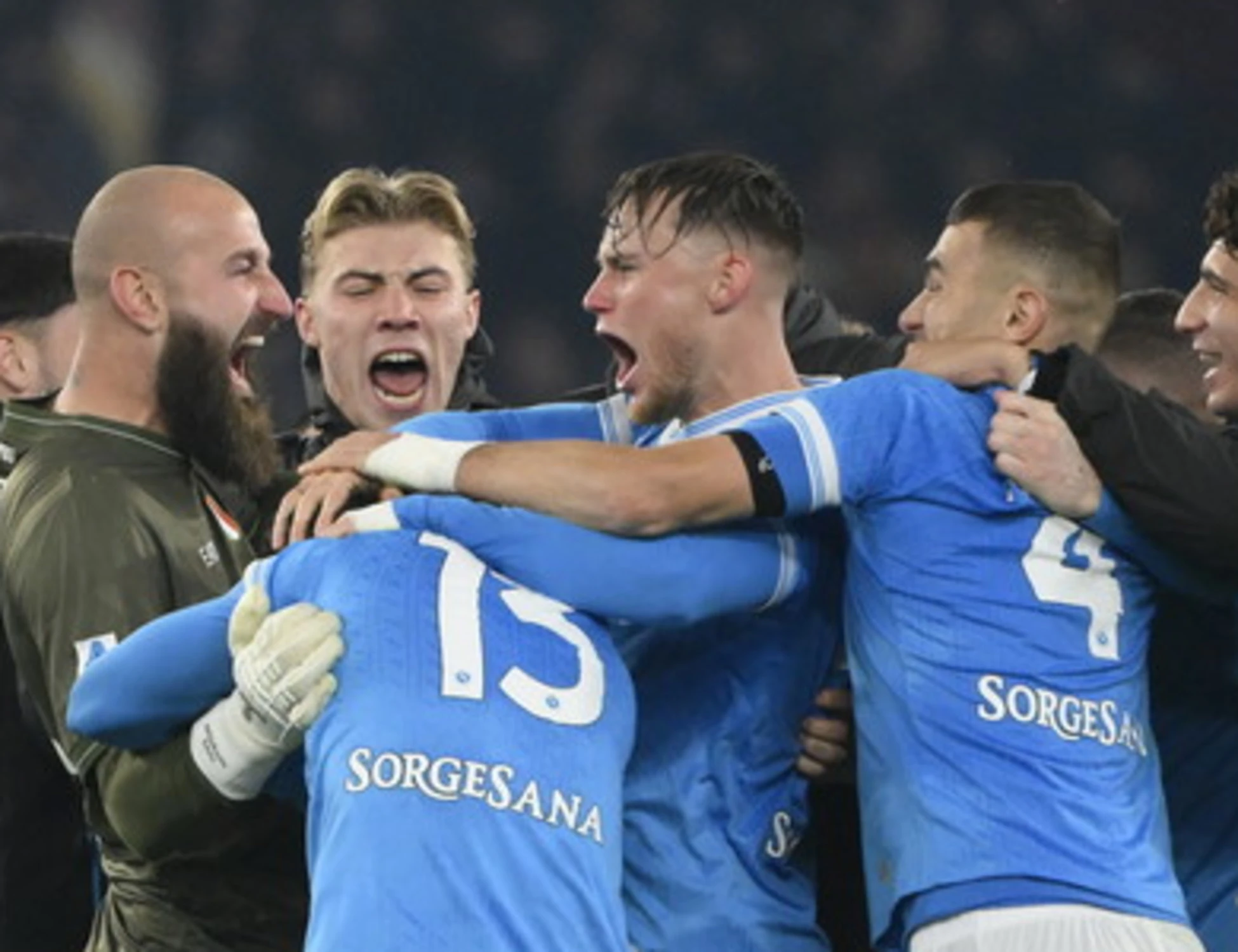 Serie A: Neres affonda la Roma, Napoli aggancia Milan in vetta