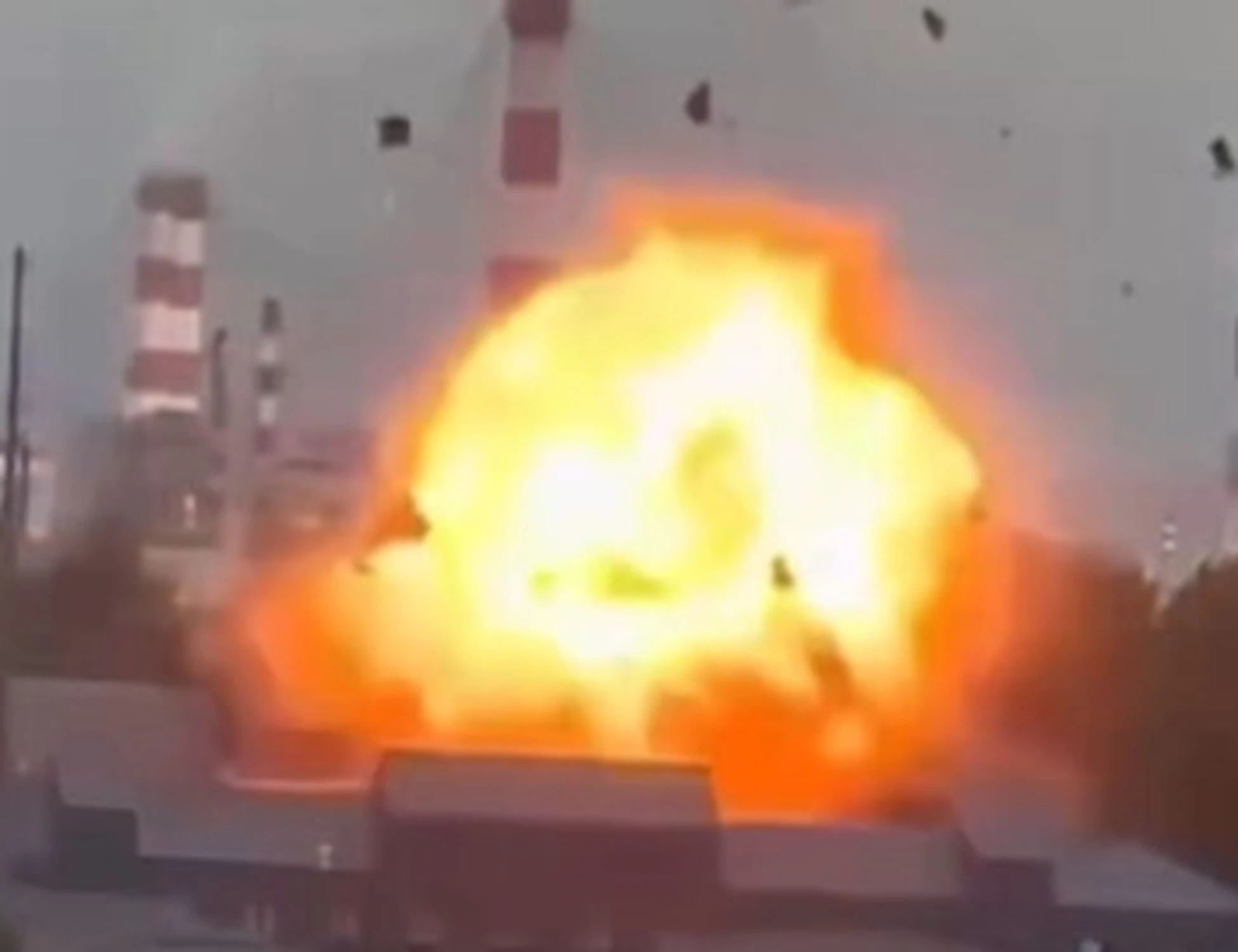 Mosca bombardata, cosa trasmettono le tv russe: Putin mai così in difficoltà