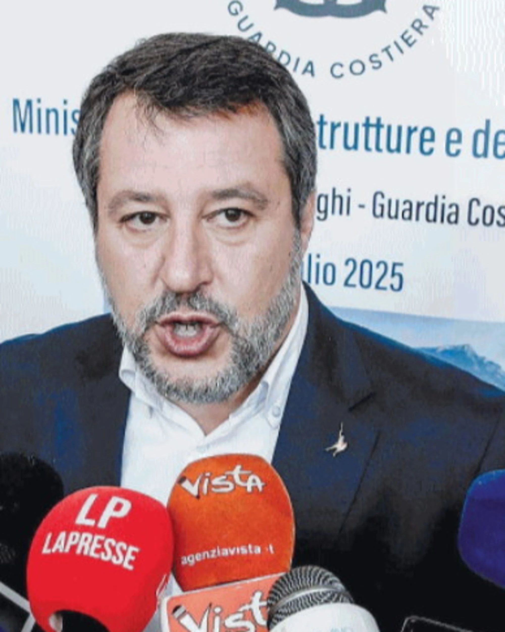 Open Arms, Ong e comunisti esultano con le toghe: "Andiamo avanti"