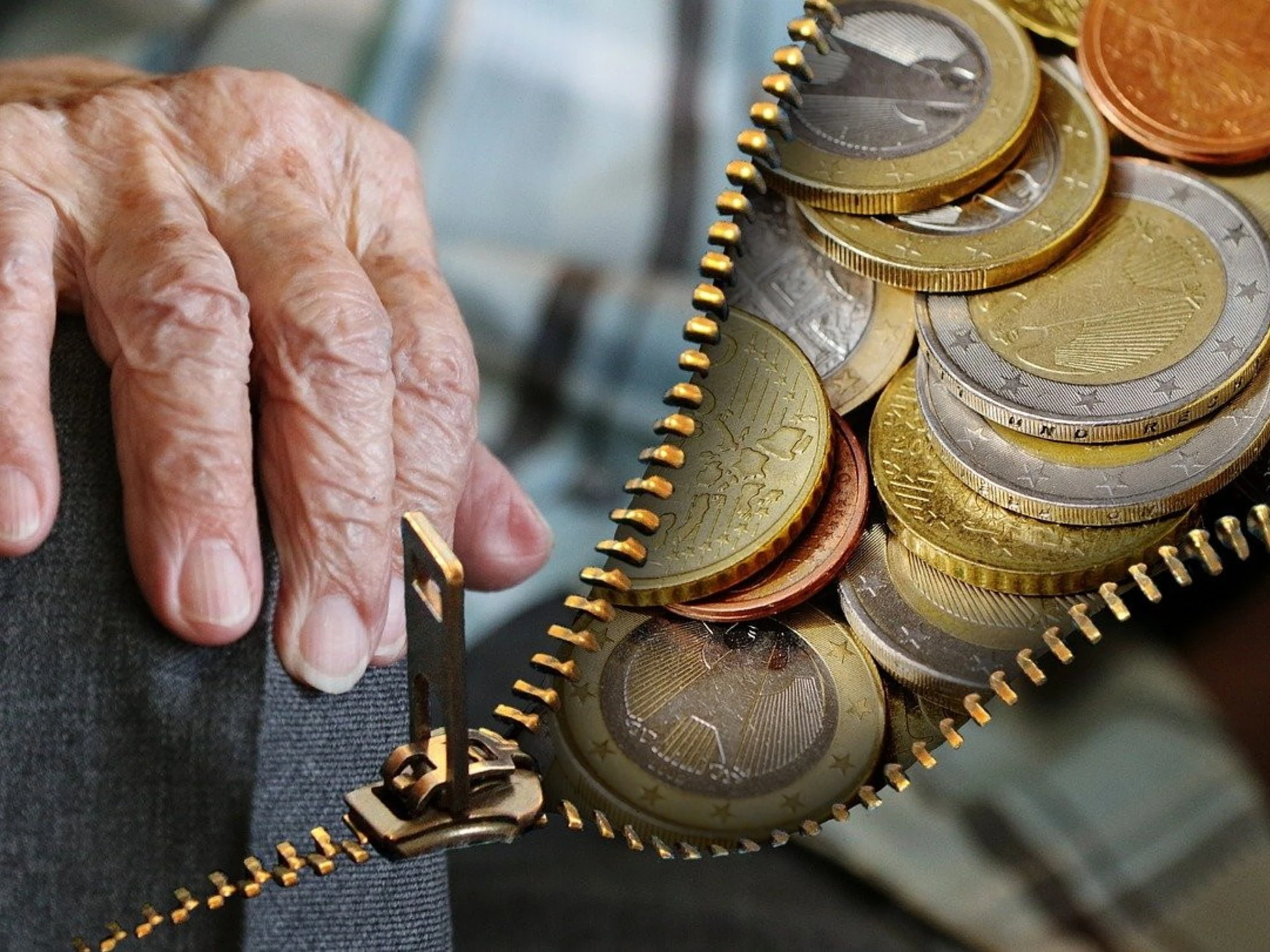 Pensioni, scattano gli aumenti: quanto cresce l'assegno nel 2026