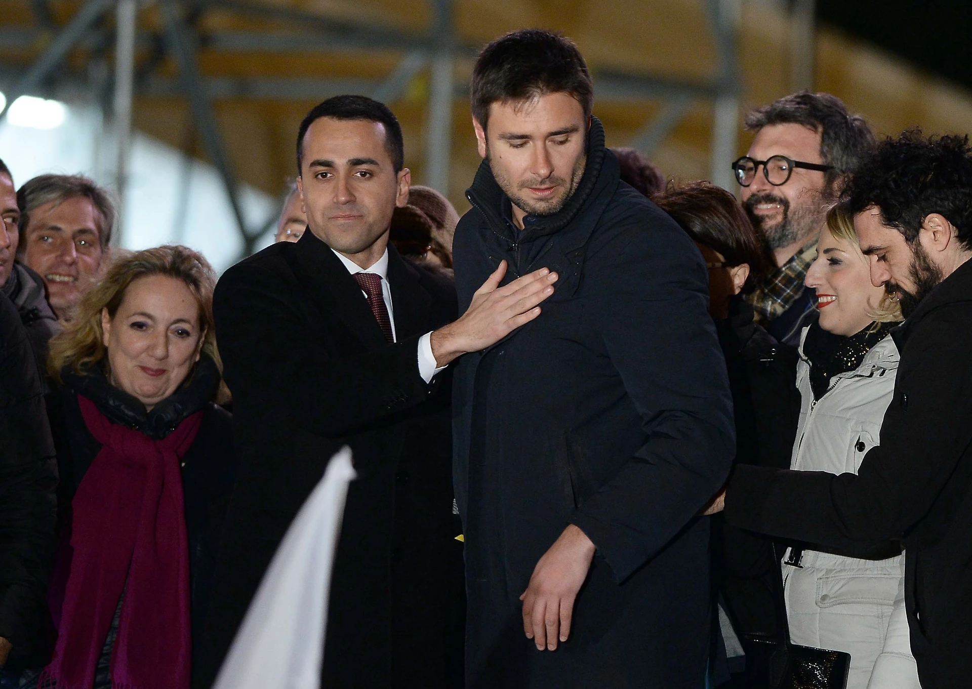 Alessandro Di Battista, il ricatto dal M5s: "La Lega non si discute: sennò te ne vai"