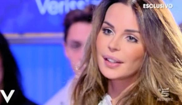 Fabrizio Corona scrive a Barbara D'Urso: "Scusami". E Nina Moric s'arrabbia: "E a tuo figlio?"