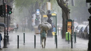 Meteo, mancano poche ore, poi viene giù tutto: dove colpirà il vortice mediterraneo