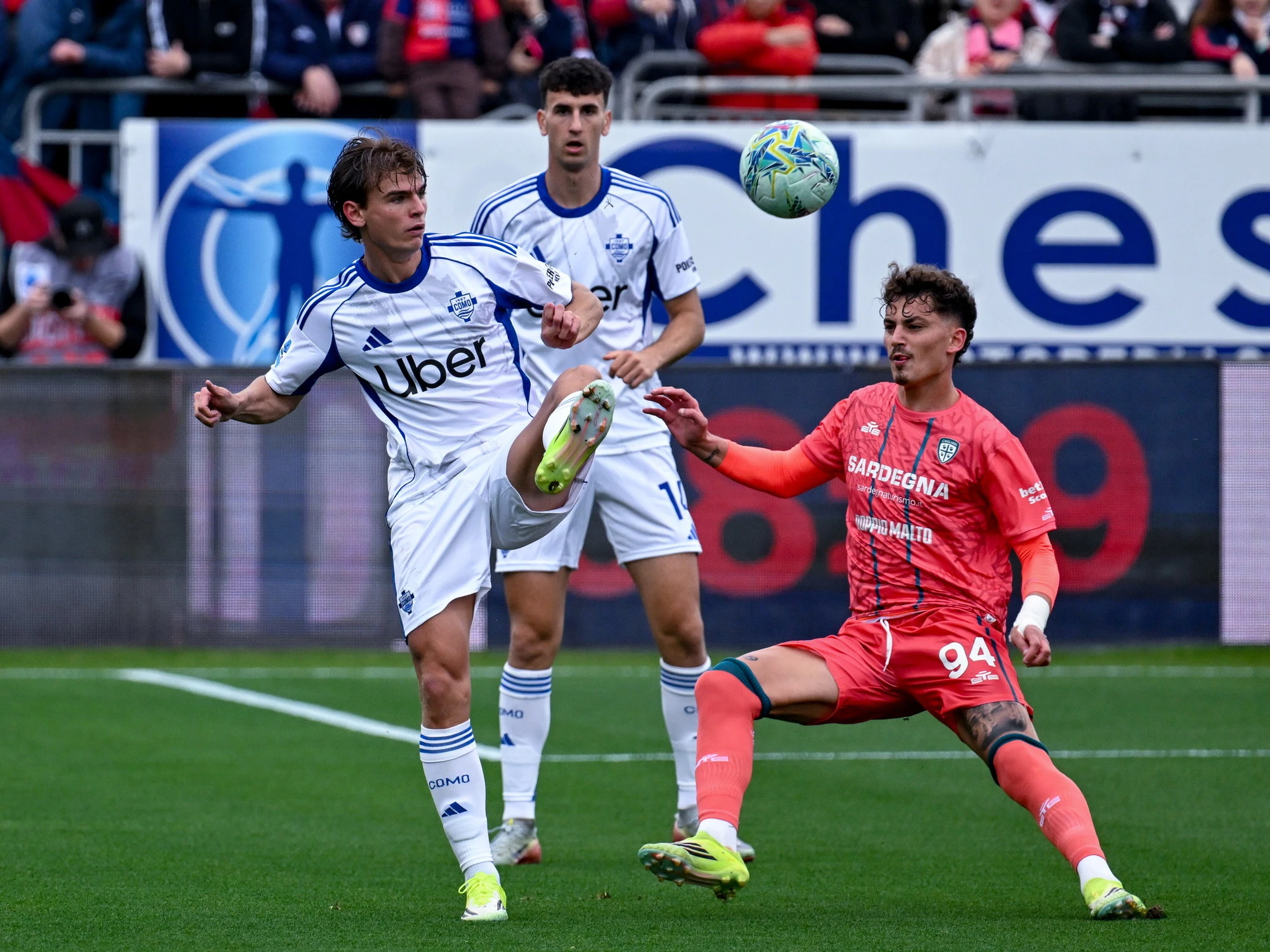 Serie A, continua la marcia del Como: superato in trasferta il Cagliari 