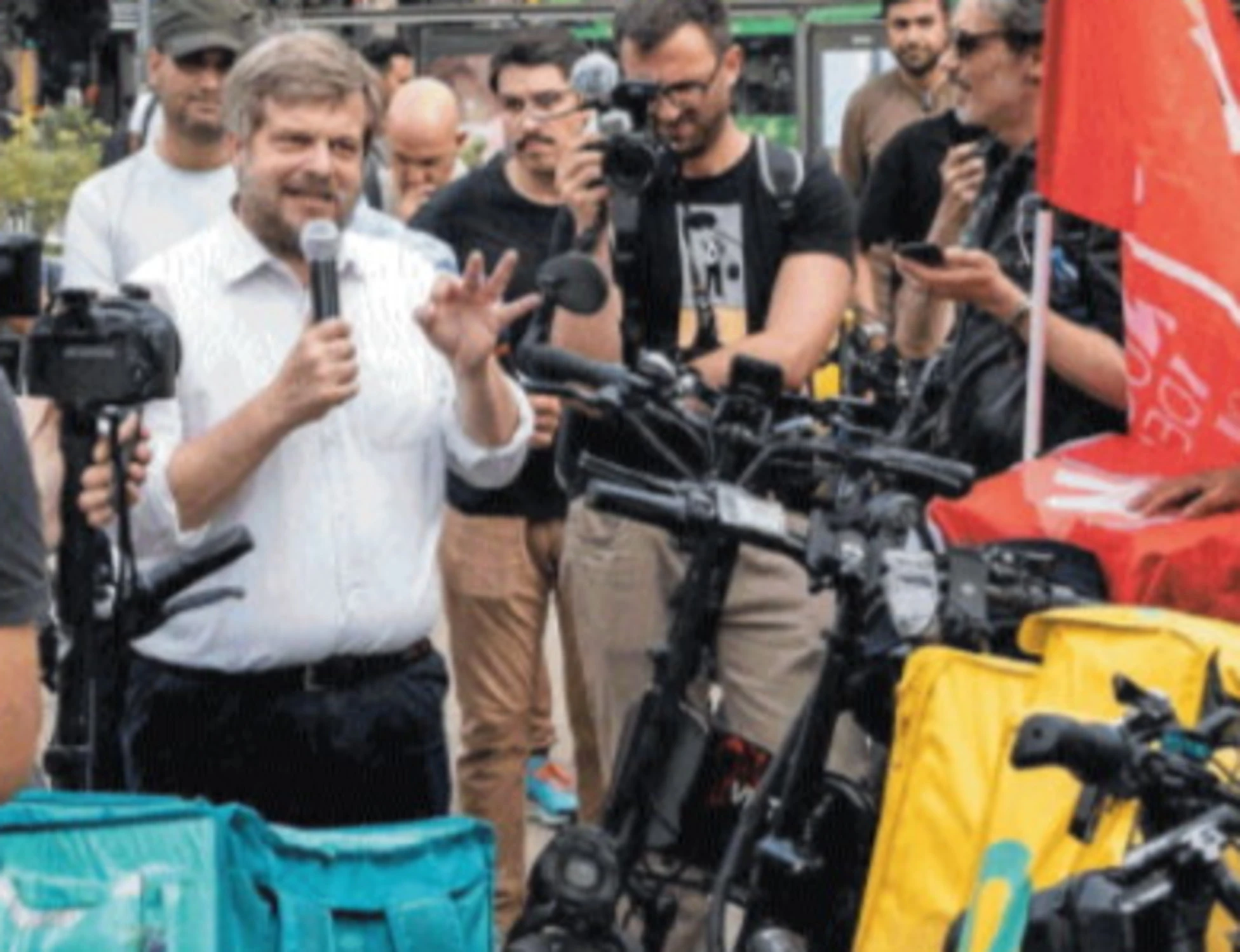 Milano, Majorino arruola gli stranieri per vincere le primarie di sinistra