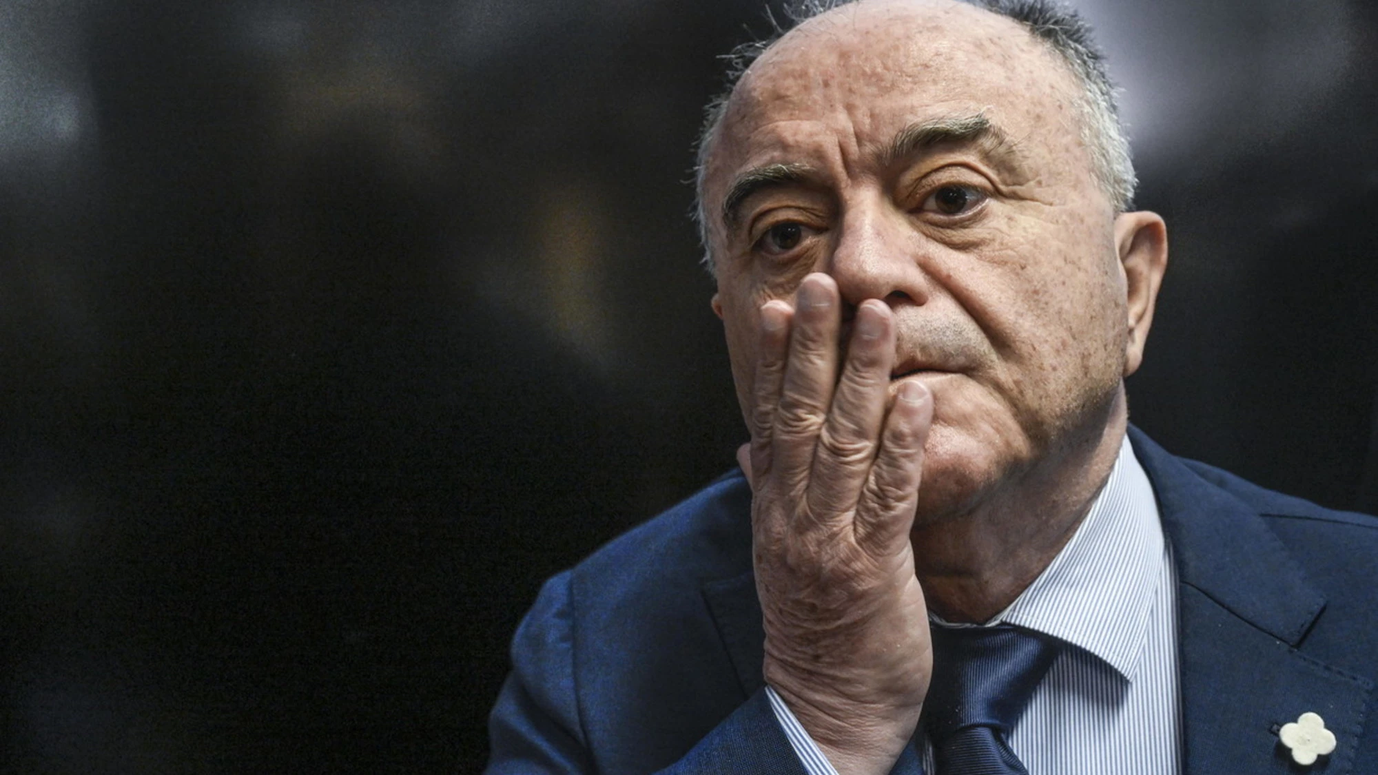 Nicola Gratteri, cafonata con Sallusti: "Perché non gli stringo la mano"