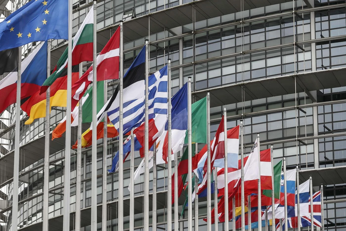 Coronavirus, l'Europarlamento discrimina gli italiani: la denuncia di Lega e Fratelli d'Italia