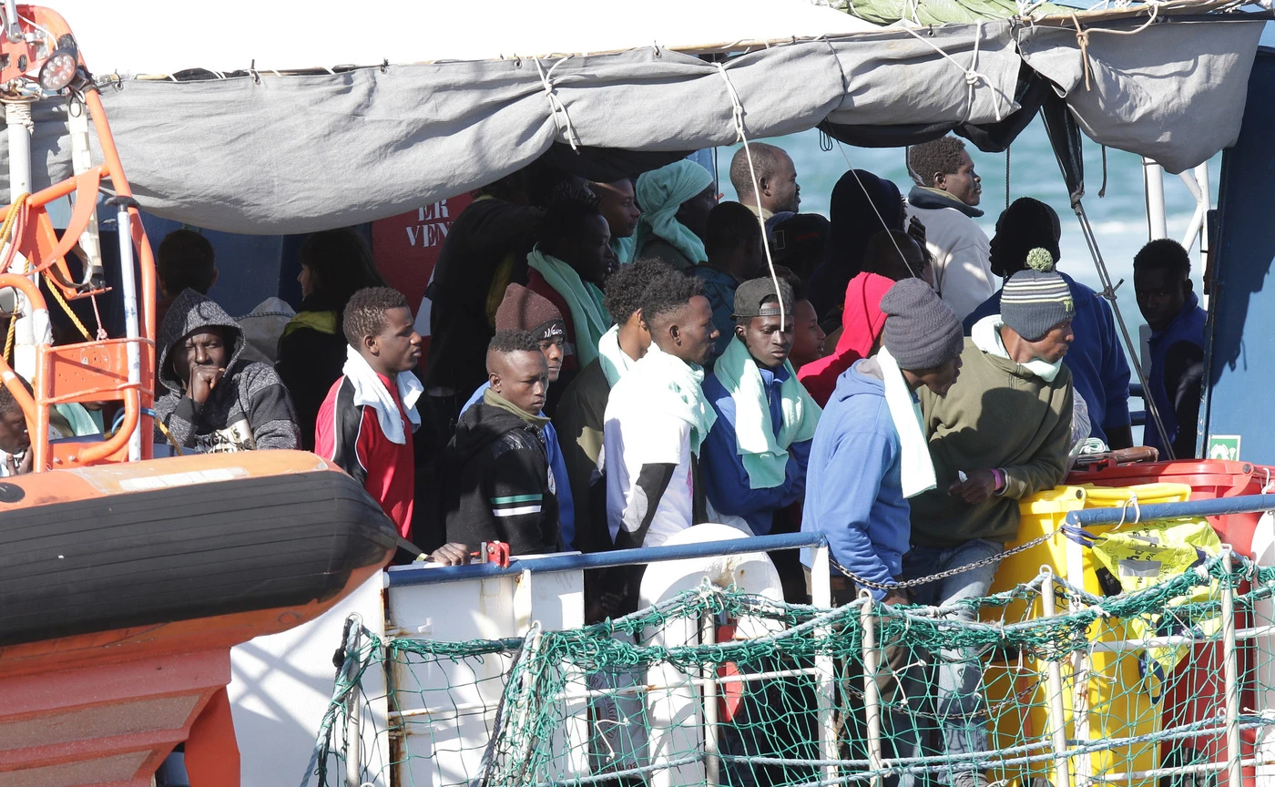 Sea Watch, assist della Commissione Europea alla ong: "Risolvere subito", Europa contro Salvini